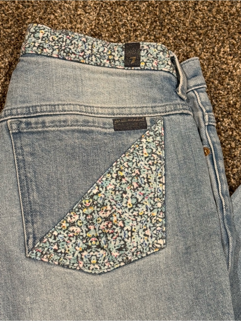 7 For All Mankind Light Wash Women's Peggi Ankle Jeans Floral Patch Accent (29) - Picture 2 of 12